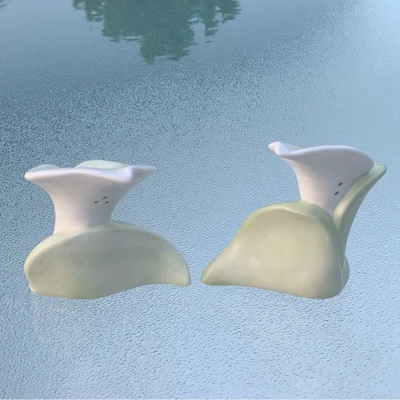 Calla Lily Porcelain Ceramic Salt and Pepper Shakers Set - Picture 3 of 6